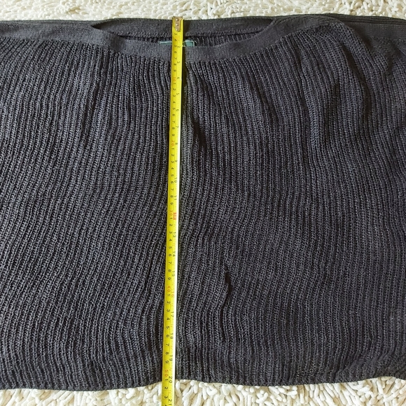 Roots black short sleeve sweater- size medium - Picture 3 of 8